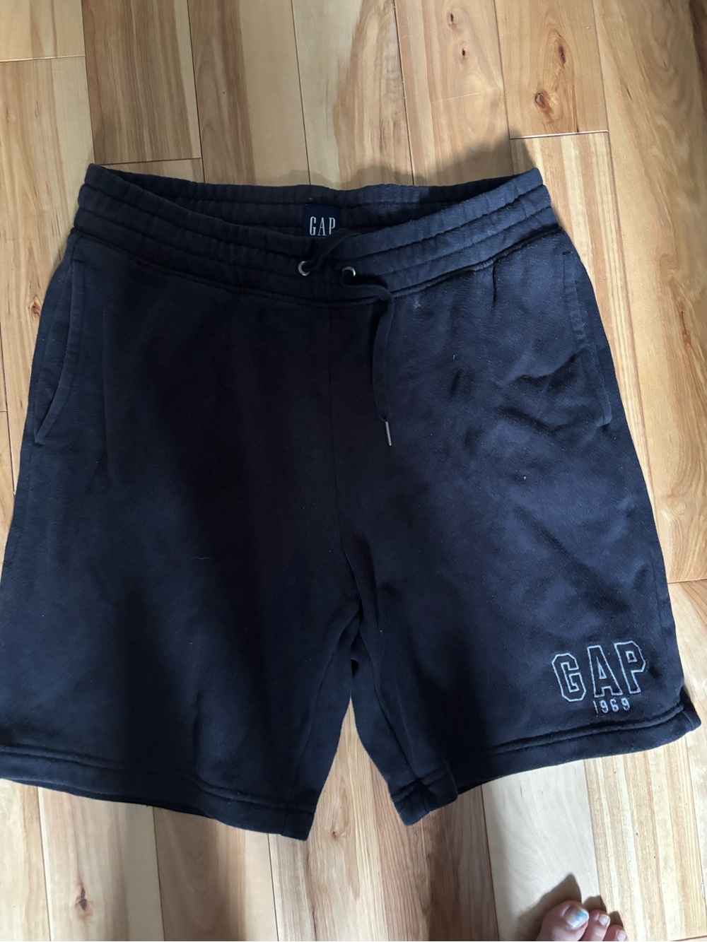 GAP Men's Black Athletic Drawstring Logo Shorts